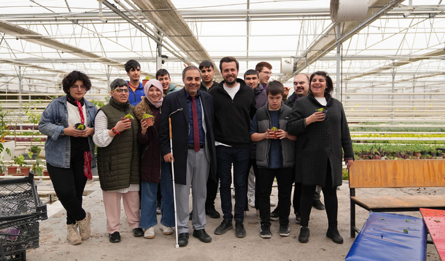 Keçiören'de özel gereksinimli bireyler, sera gezisiyle sosyal hayata katıldı