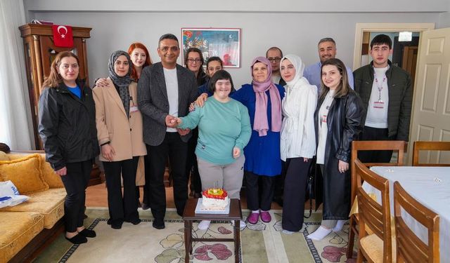 Özel bireylerin yüzü doğum günü sürprizi ile güldü