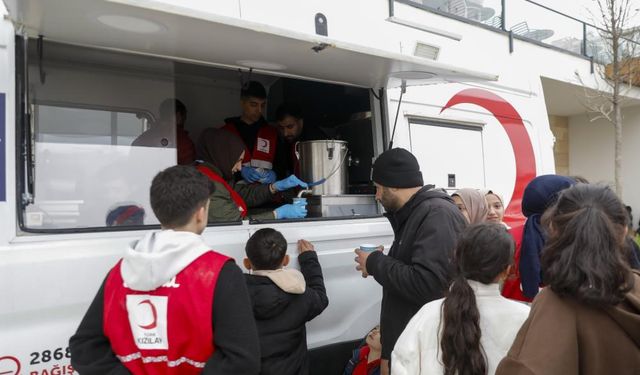 Kızılay, İstanbul'da geceyi sokakta geçirecekler için desteğini sürdürecek