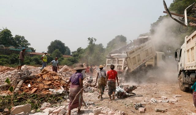 Myanmar'da can kaybı 3 bin 85’e yükseldi