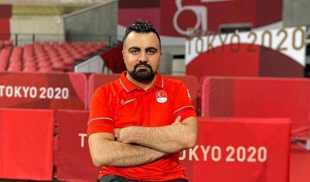 Bakan Bak duyurdu: Milli tenisçi raketine veda etti