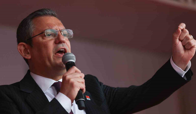 Özel'den yoksulluk vurgusu: "Dört çocuktan biri öğün atlıyor!"