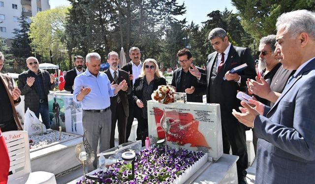 Veli Gündüz Şahin Cebeci Askeri Şehitliği’ni ziyaret etti