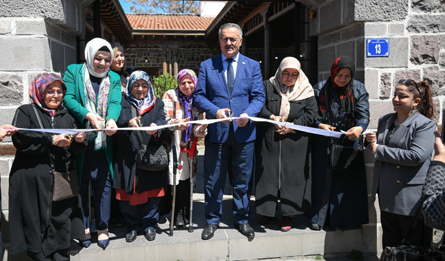 Altındağlı kadınların el emeği pazarı yeni sezona kapılarını açtı