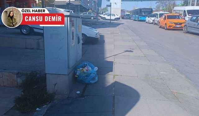 Aydınlıkevler’de çöp konteyneri eksikliği: Boş alanlar atıklarla dolu