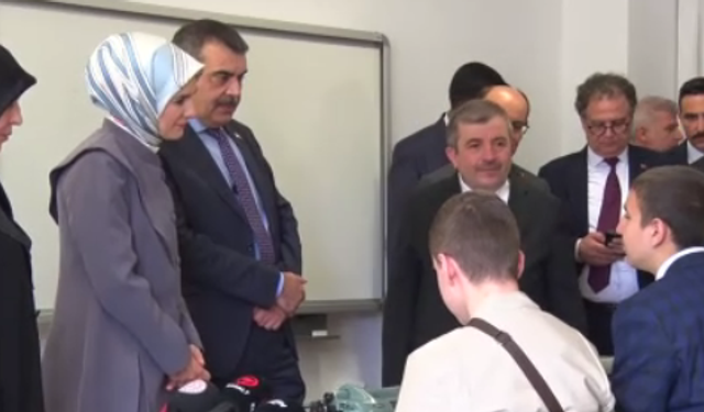 Bakanlar Tekin ve Göktaş, özel öğrencileri ziyaret etti