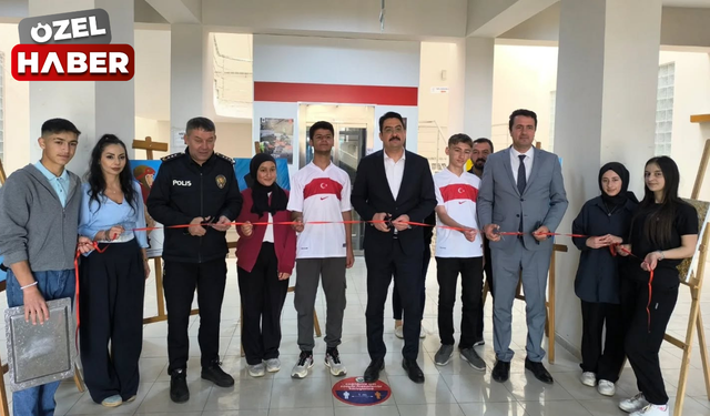 Bala'da "Atatürk ve Gençlik" temalı sergi sanatseverlerle buluştu
