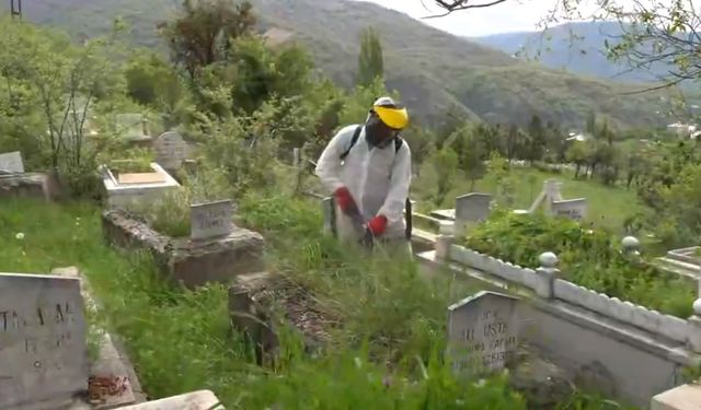 Beypazarı'nda bayram öncesi mezarlıklarda temizlik seferberliği