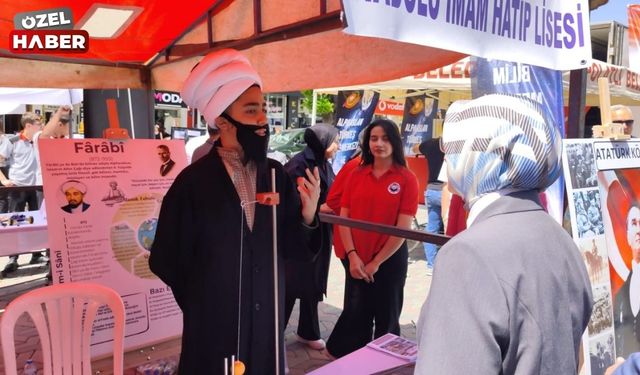 Polatlı Cumhuriyet Meydanı’nda “Tarihe Yön Verenler” şenliği düzenlendi