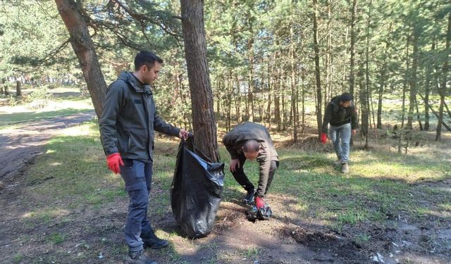 Doğa Koruma ekiplerinden tabiat parkında temizlik seferberliği