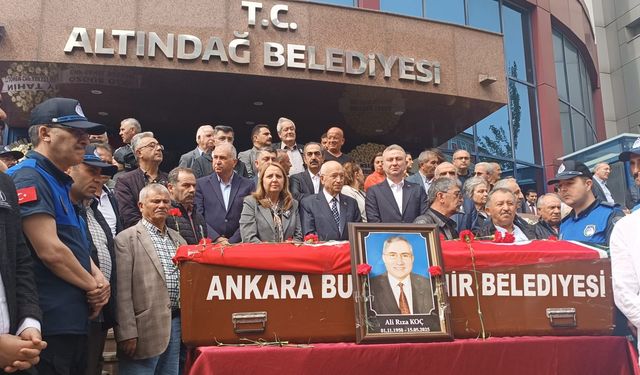 Eski Belediye Başkanı Koç için Altındağ Belediyesi önünde veda töreni