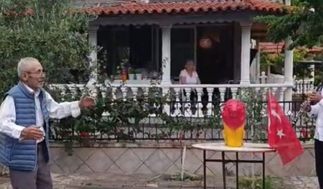 84 yaşında davul zurnayla Galatasaray’ın şampiyonluğunu kutladı
