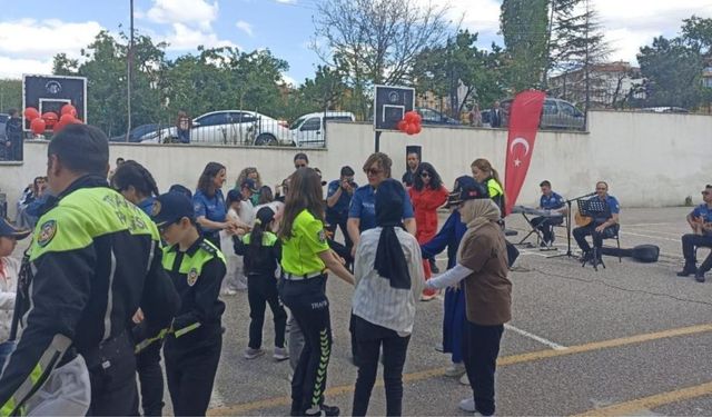 Emniyet Genel Müdürlüğünden görme engelli öğrencilere destek