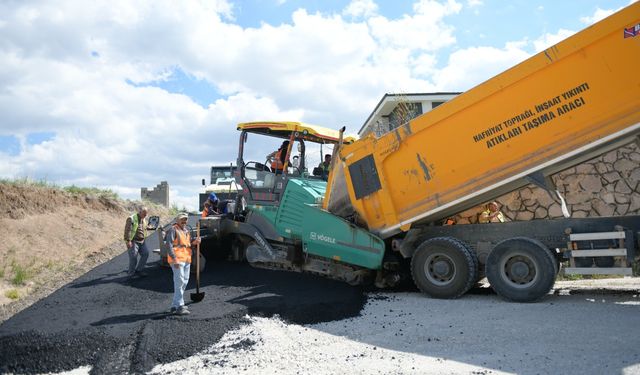 Kahramankazan’da rekor asfalt seferberliği sürüyor