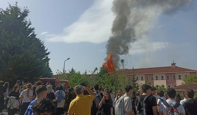 Kocaeli'de fen lisesinde yangın çıktı: Çok sayıda ekip sevk edildi