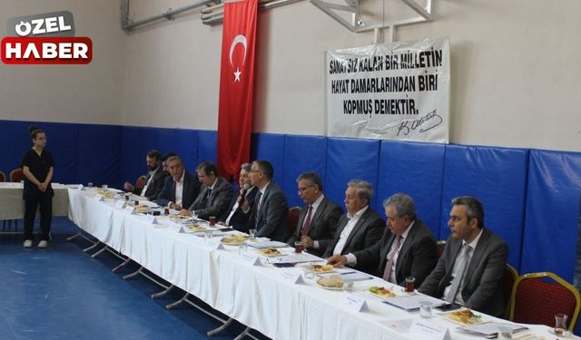 Pursaklar’da Mesleki Eğitim Zirvesi düzenlendi