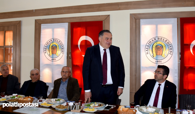 Nallıhan Belediye Başkanı Ertunç Güngör emekli öğretmenlerle buluştu