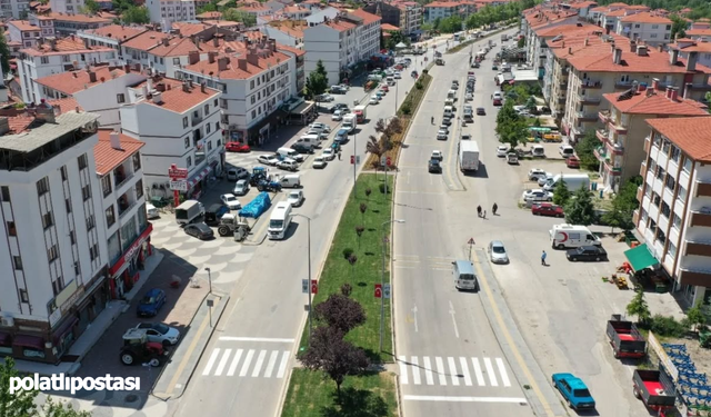 Nallıhan'ın merkezinde bahar güzelliği: Peyzaj çalışmaları tamamlanıyor