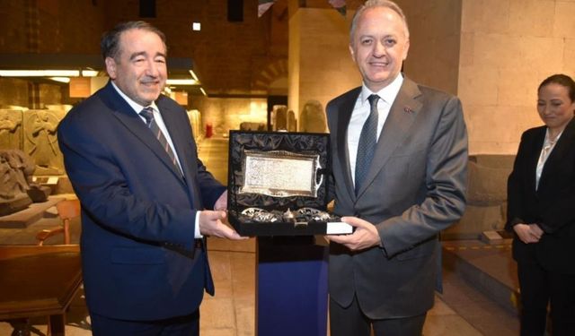Moche kültürüne ait kolye Peru’ya iade edildi