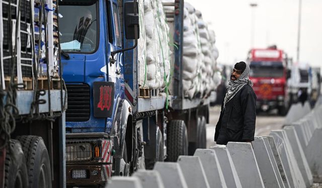 Yardım tırları Gazze'de