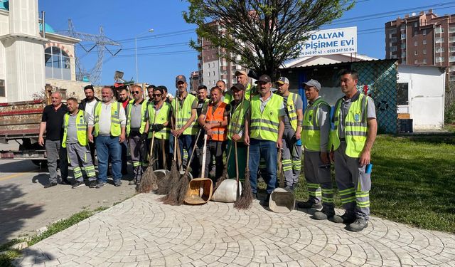 Yenimahalle'de hummalı bahar temizliği devam ediyor