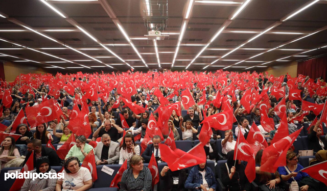 Yenimahalleli minikler yıl sonunu görkemli kapattı: Eğitimde fark yaratıyorlar!