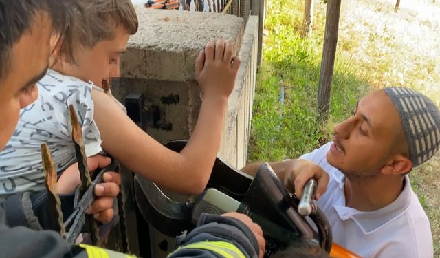 13 yaşındaki çocuğun koluna korkuluk demiri saplandı!
