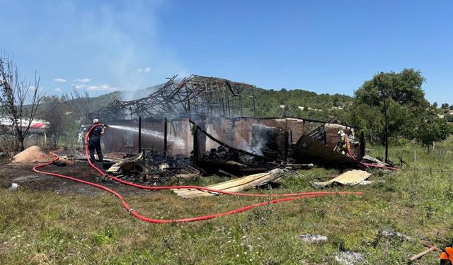 Ankara'da yangın! Ev kullanılamaz hale geldi