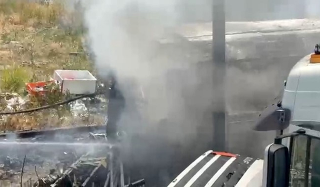 Ankara'da korkutan yangın! Konteyner alevlere teslim oldu