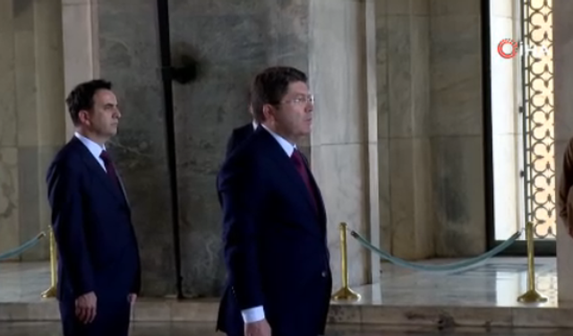 Adalet Bakanı Tunç ve HSK üyeleri Anıtkabir'i ziyaret etti