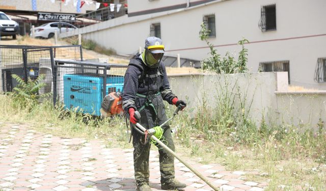 Etimesgut Belediyesinden bayram öncesi bahar temizliği seferberliği