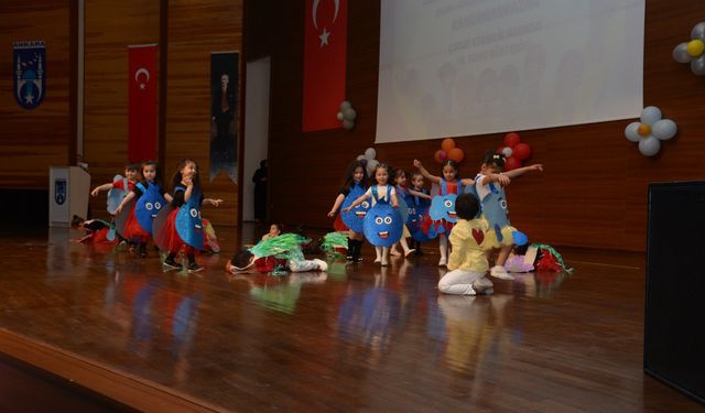 Kahramankazan’da miniklerden rengarenk yıl sonu gösterisi
