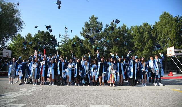 Kahramankazanlı öğrencilerin mezuniyet heyecanı
