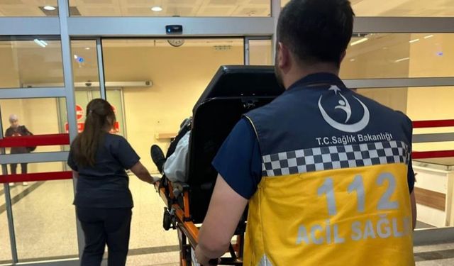 Kadınlar arasında kavga çıktı: Ayırmaya çalışırken bıçaklandı