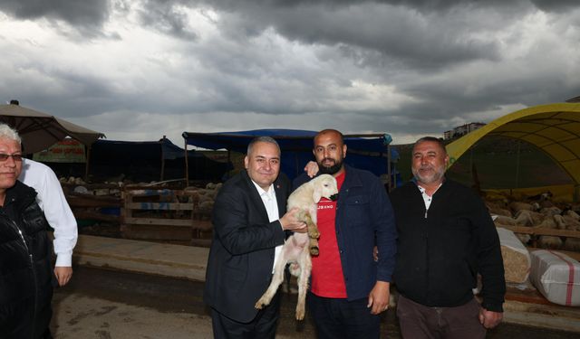 Keçiören Belediye Başkanı Özarslan'dan kurban pazarı ziyareti