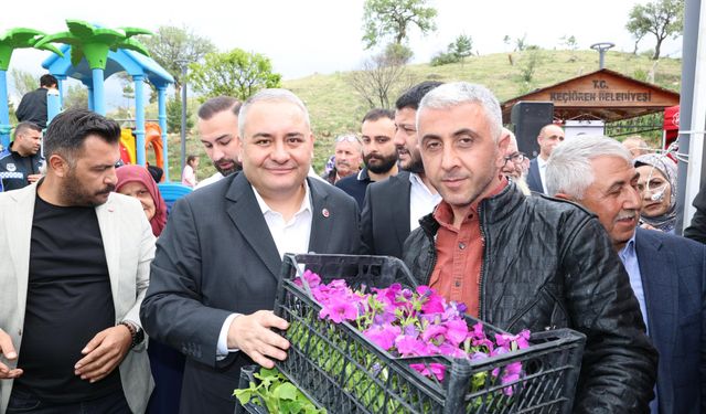Keçiören’de ücretsiz fide ve çiçek dağıtımı