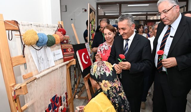 Mamak Belediyesi’nden el emeğine vefa: Aile merkezlerinin yıl sonu sergisi göz doldurdu