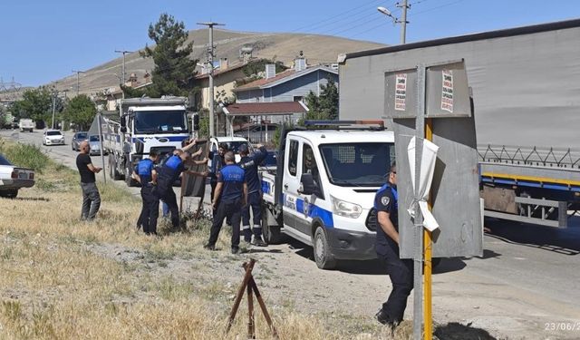 Sincan Belediyesinden izinsiz tabelalara karşı denetim