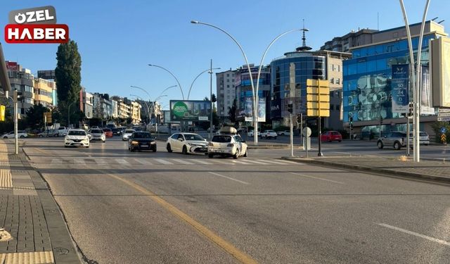Turan Güneş Bulvarı’nda kaza: Vatandaşlar tepkili