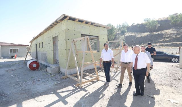 Yenimahalle Belediye Başkanı, bakımevi inşaatını yerinde inceledi