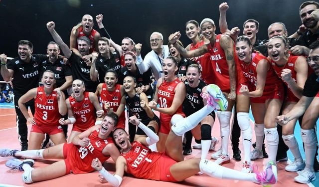 Filenin Sultanları'na "Ekonomi sınıfı ayıbı" tepkisi: Voleybol Milli Takımı Polonya'ya yine tarifeli uçakla gitti!