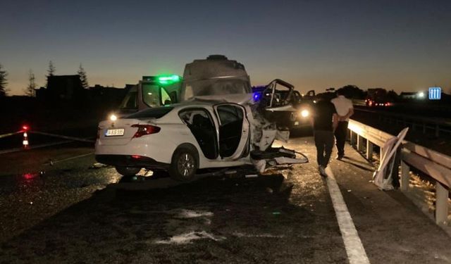 Ankara'da korkunç kaza: Minibüs ile otomobil çarpıştı