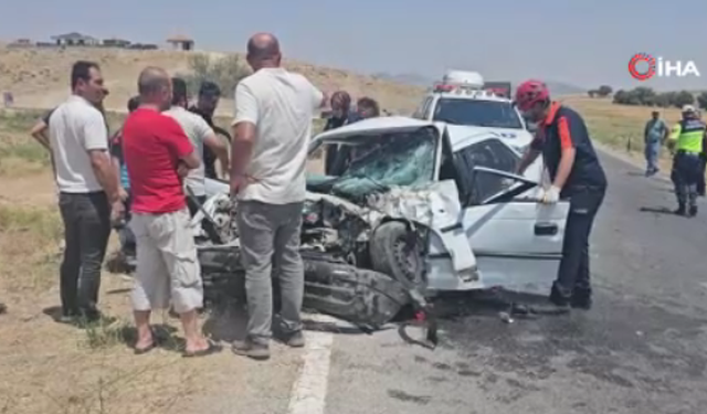 Otomobil ile kamyonetin kafa kafaya çarpışması can aldı