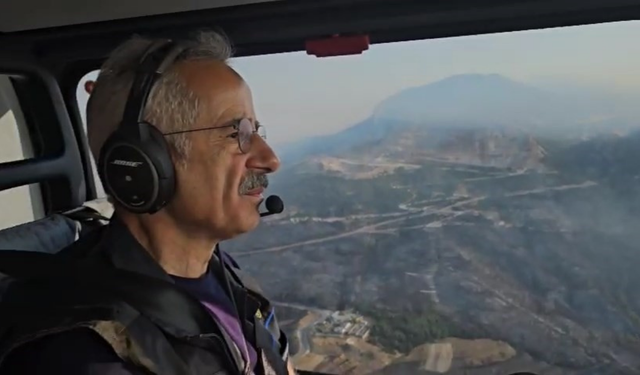 Bakan Uraloğlu, helikopterle yangın sahasını havadan gözlemledi!