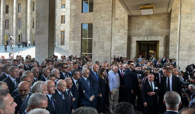 Liderler, Altan Öymen’in cenaze töreninde bir araya geldi
