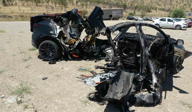 Malatya’da feci kaza: Araç ikiye bölündü, 2 hemşire hayatını kaybetti