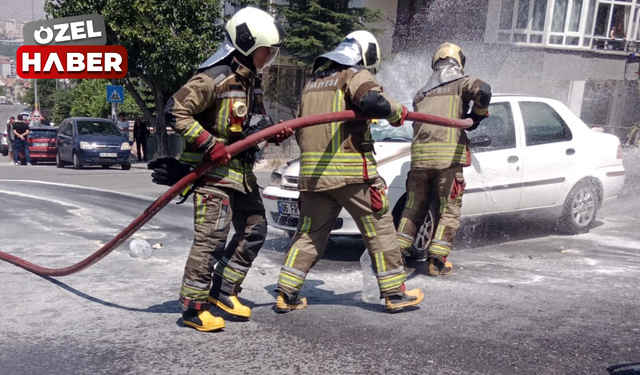 Mamak Okullar Caddesi'nde araç yandı
