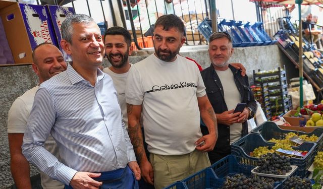 CHP lideri Özel'den Demetevler Semt Pazarı'na ziyaret: "Ne alan memnun ne satan memnun"