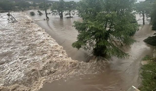 Texas’ta şiddetli yağış nedeniyle oluşan sel felaketinde ölü sayısı yükseldi