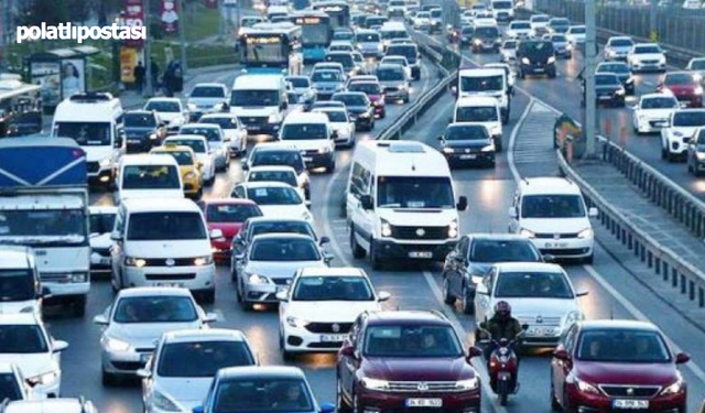 Trafik'te yeni dönem: Arka koltukta oturanlar bunu sakın yapmayın